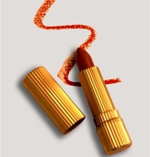 Яркая красная линия – тенденции макияжа 2009