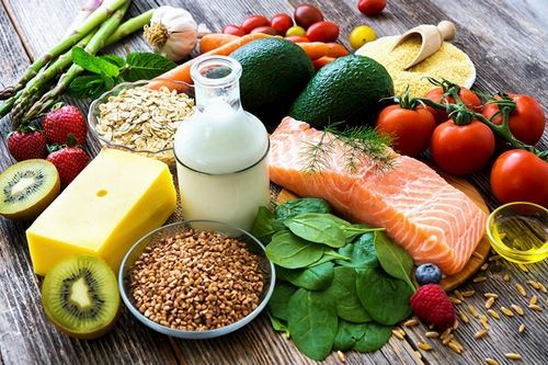7 продуктов, повышающих давление, которых лучше избегать